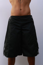 Load image into Gallery viewer, Ónix Side Cutout Jorts
