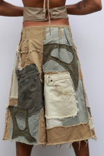 Load image into Gallery viewer, Dune Distressed Jorts
